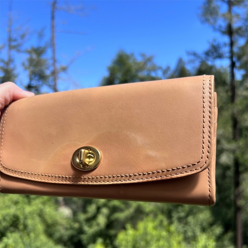 VINTAGE COACH Smooth Leather Turn-Lock Wallet Tan w Gold Hardware - Picture 8 of 13